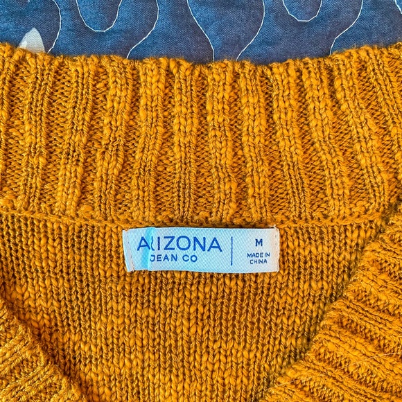 Arizona Cropped Sweater, Medium - Picture 2 of 2